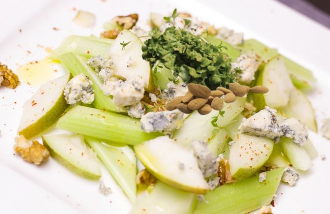 apio-manzana-almendras